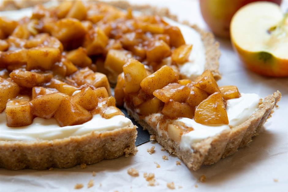 No Bake Apple Tart With Oatmeal Cookie Crust