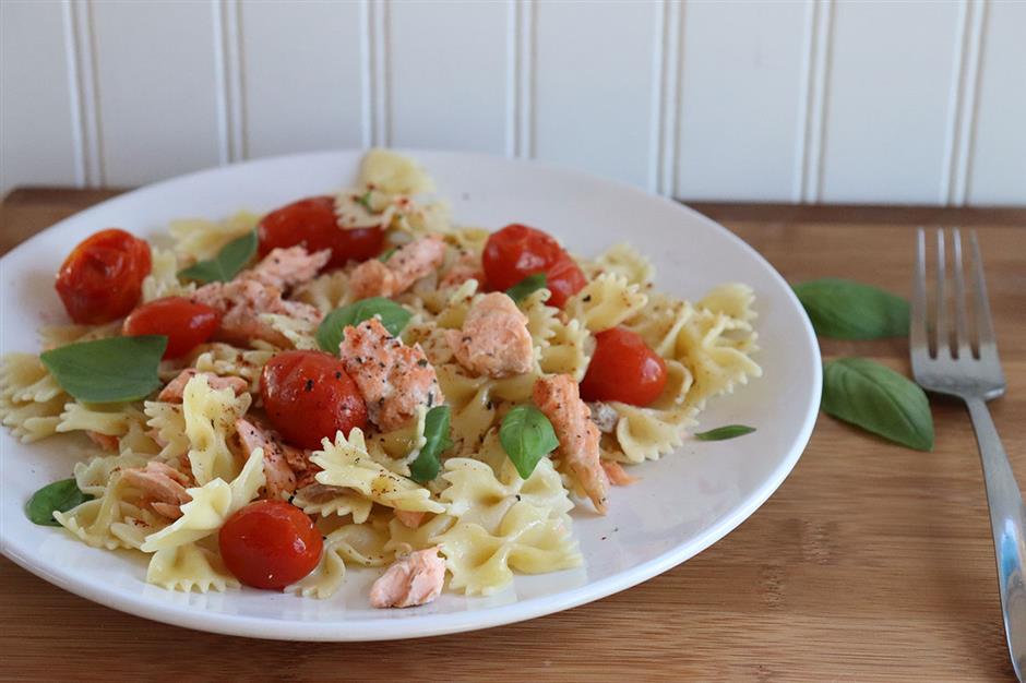 Salmon Tomato and Basil Pasta