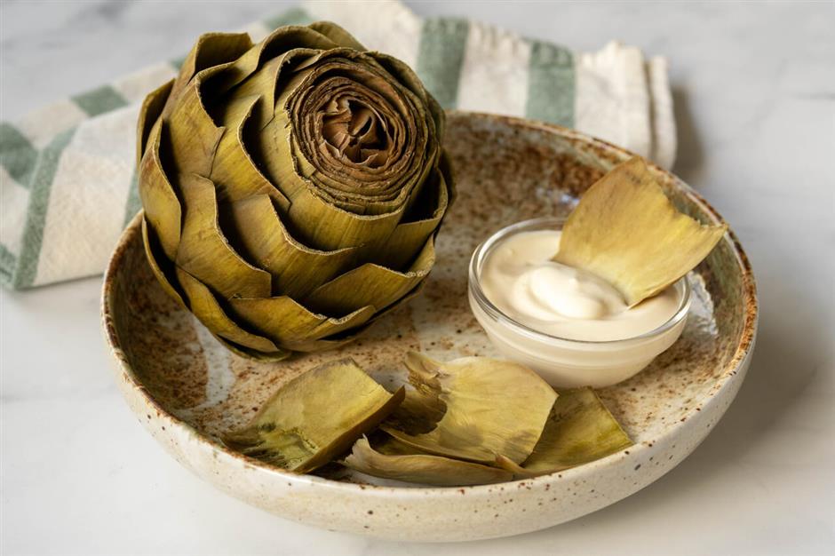 Easy Steamed Artichokes with Lemony Mayo