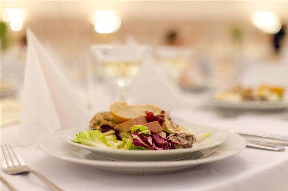 Six Tips for Successful Meal Tracking at a Wedding.jpg