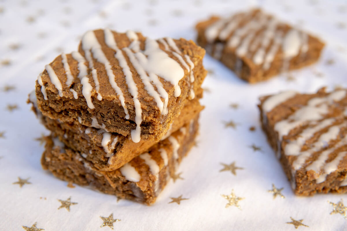 Vegan Cinnamon Roll Blondies